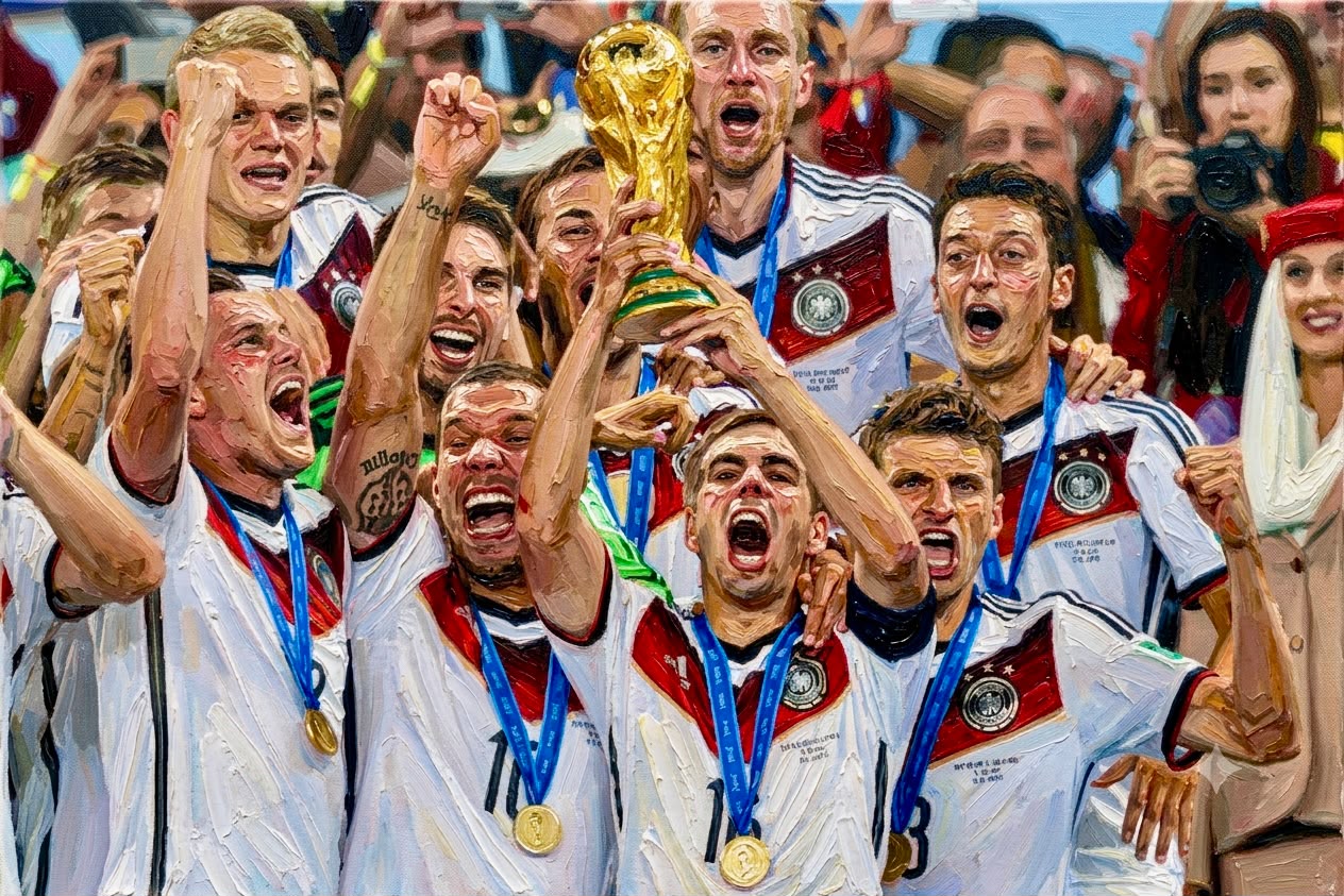 El capitán de Alemania, Philipp Lahm, levanta la copa en el Maracaná.